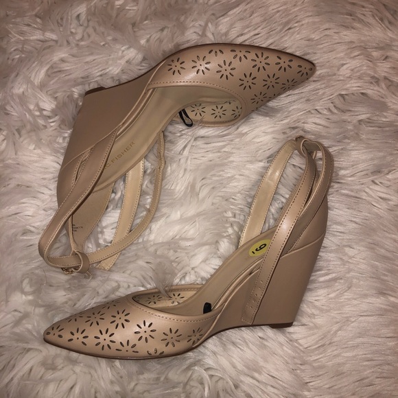 Marc Fisher tan high heeled wedges with pattern ☀️ - Picture 2 of 3